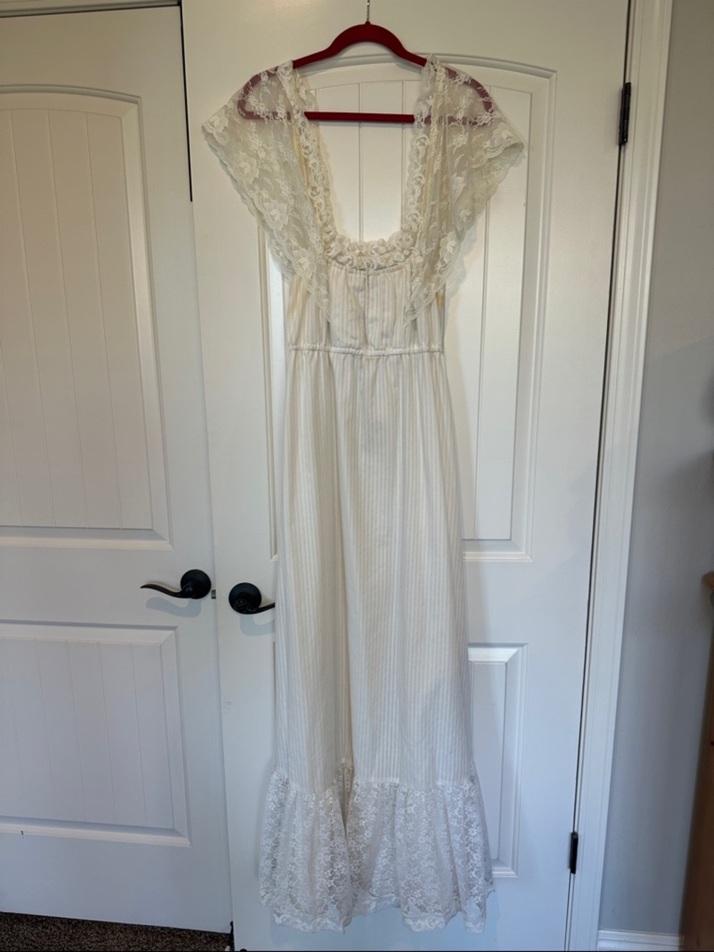 Vintage 80s white lace maxi dress TRIVIA by Charm size 9/10 DAMAGED